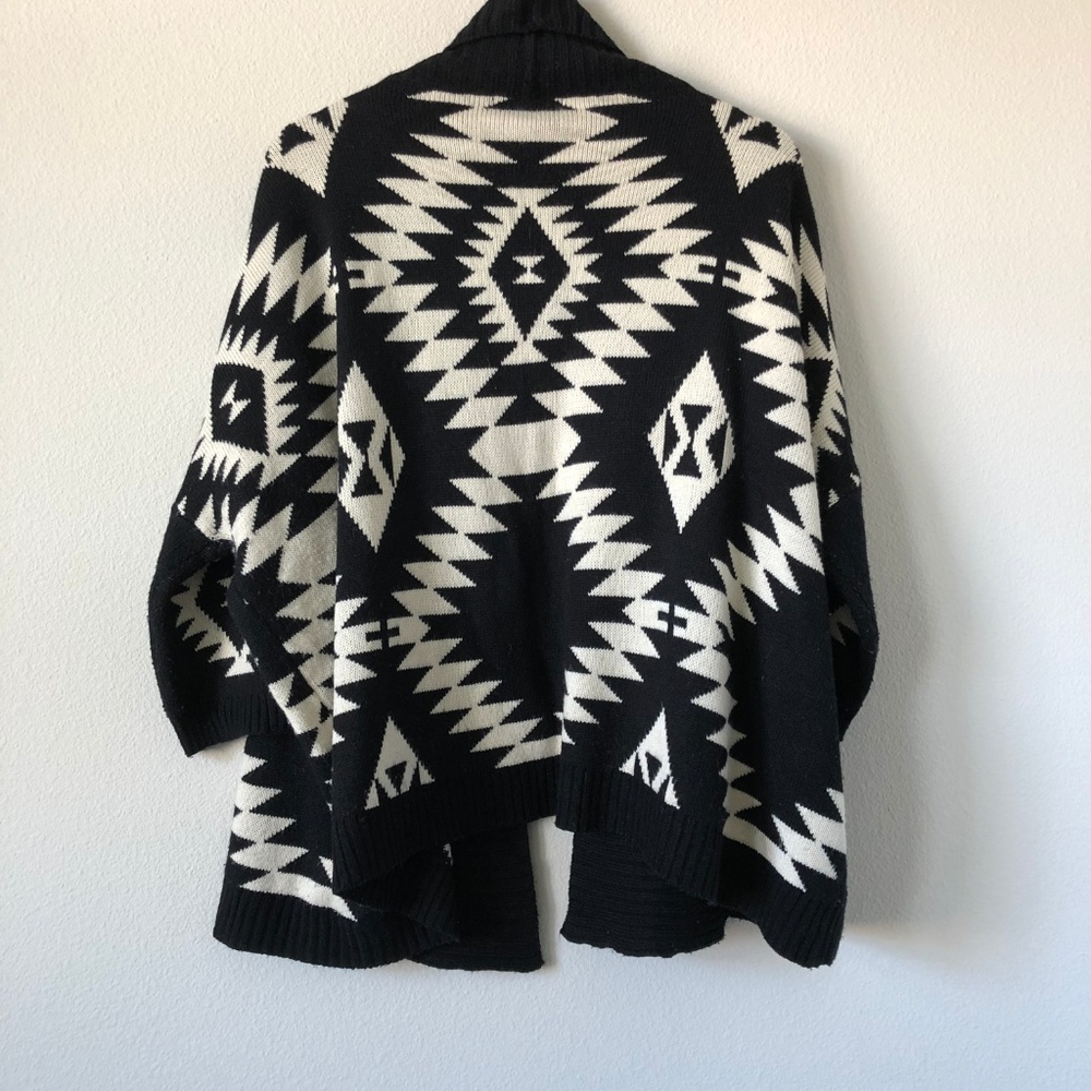 EUC | Forever 21 | Black & Cream Cardigan - Picture 4 of 6